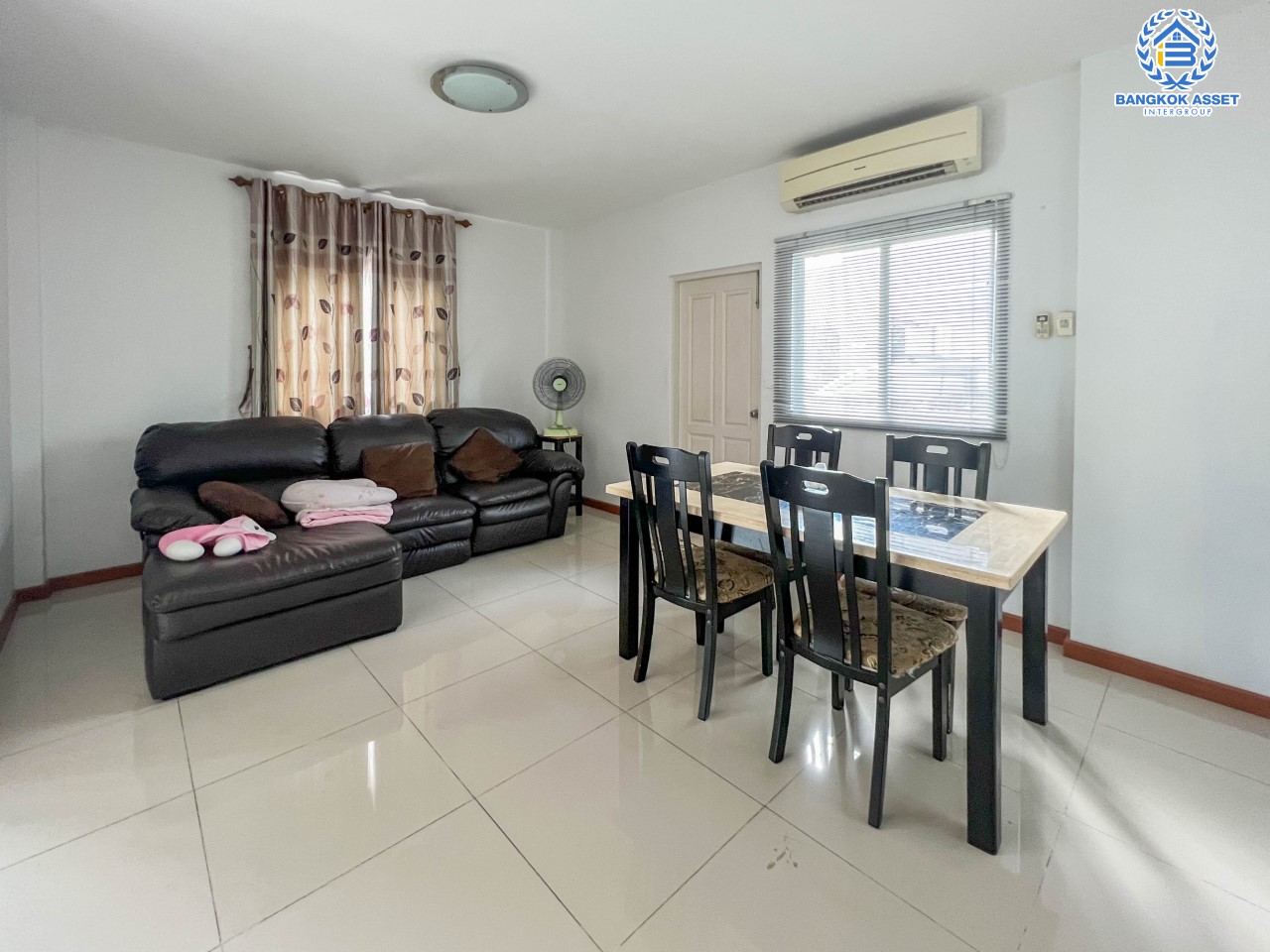 *****บ้านเดี่ยวมือสอง ม.คาซ่าพรีเมี่ยม ราชพฤกษ์-พระราม5 บ้านเดี่ยวหลังใหญ่ 3 ชั้น แบรนด์ Q.House เนื้อที่ 50.4 ตร.ว. ดีไซน์ตอบทุกไลฟ์สไตล์ ฟังก์ชัน 3 ห้องนอน 5 ห้องน้ำ จอดรถได้ 4 คัน บนทำเลติดถนนใหญ่ เชื่อมต่อทุกเส้นทาง ใกล้รถไฟฟ้าสายสีม่วง "สถานีบางพลู" และทวงด่วน "ศรีรัช"